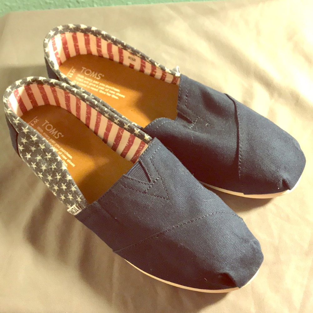 *NEW* American Flag Toms